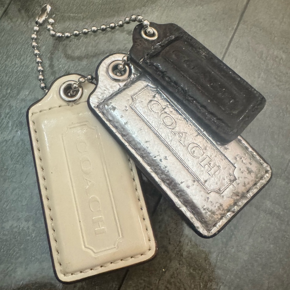 3️⃣ Coach Tags 💗